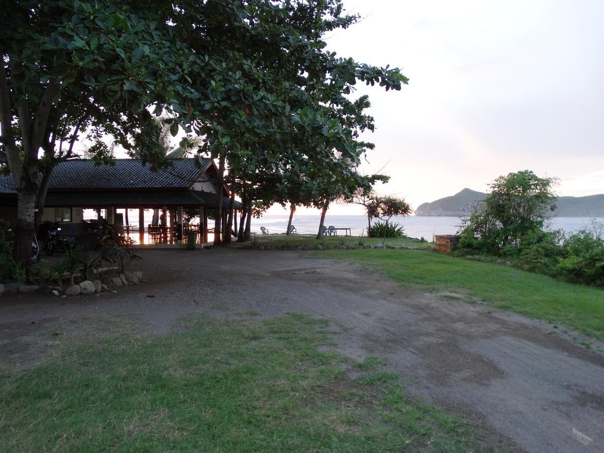 Rantung Beach Hotel Sumbawa Besar Exterior foto